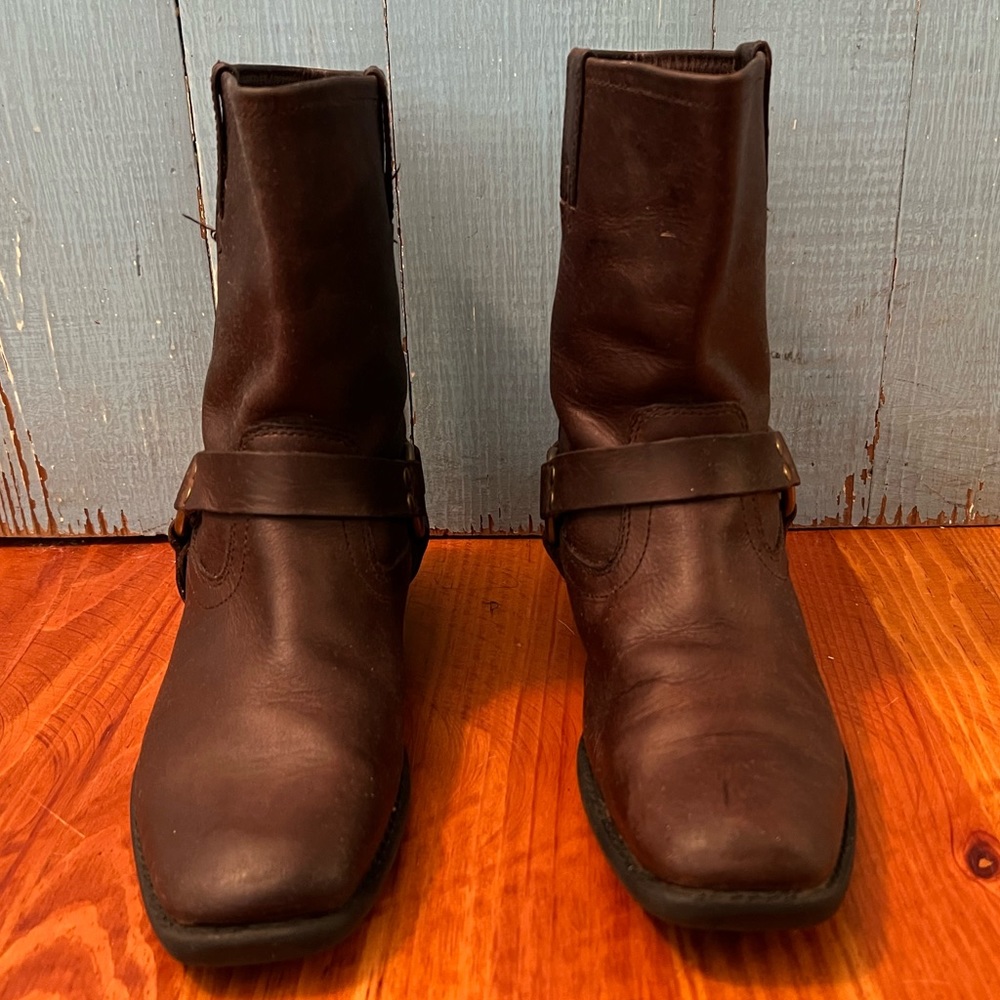 Frye boot Children’s, Teen, Adult Harness Boot size 4 Brown leather